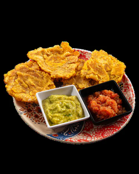Patacones con hogao y guacamole